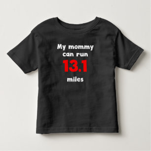 Camiseta De Bebé Mi mamá puede funcionar con 13,1 millas