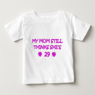 Camiseta De Bebé Mi mamá todavía cree que tiene 29 años