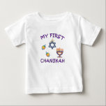 Camiseta De Bebé Mi primer Chanukah<br><div class="desc">Celebrar el primer Chanukah del bebé con la menorah personalizada Hanukkah,  dreidels y la estrella judía con adorable "My First Chanukah".</div>