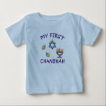 Camiseta De Bebé Mi primer Chanukah<br><div class="desc">Celebre primer Chanukah del bebé con el menorah personalizado de Jánuca,  los dreidels y la estrella judía con adorable "mi primer Chanukah".</div>