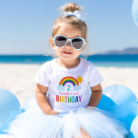 Camiseta De Bebé Moderno festival de cumpleaños de Chicas del cielo<br><div class="desc">La camisa de cumpleaños de los niños,  luminosa y alegre,  presenta un diseño de arcoiris/sobre la temática fiesta arcoiris con nubes y sol. Los colores del arco iris son: rojo,  naranja,  amarillo,  rosa,  verde,  verde azulado,  azul y violeta.</div>