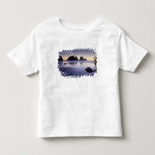 Camiseta De Bebé Montaje de hombre llevando kayak, ShiShi Beach,
