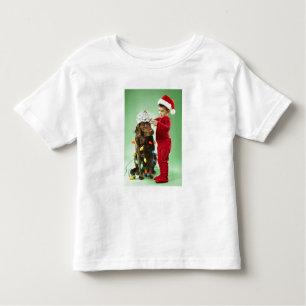 Camiseta De Bebé Muchacho joven que envuelve luces de navidad