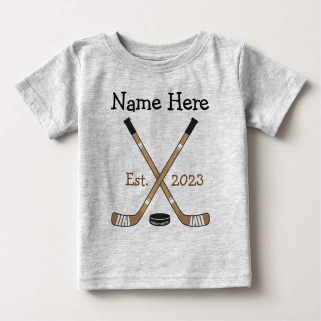 Camiseta De Bebé Nacido el año de nacimiento del bebé de hockey per (Anverso)