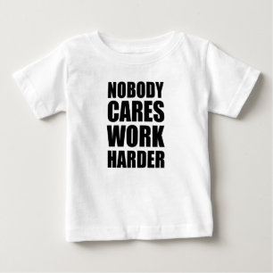 Camiseta De Bebé Nadie se preocupa Trabaja más duro Regalo de gimna