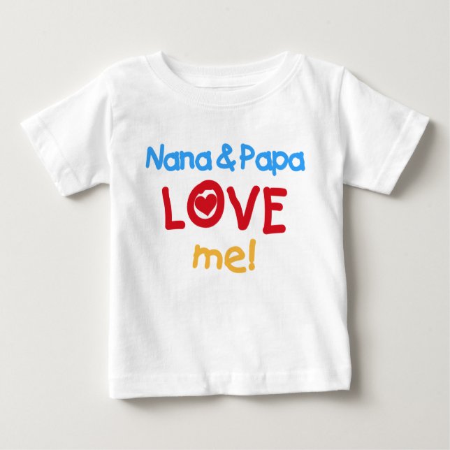 Camiseta De Bebé Nana y la papá me aman (Anverso)
