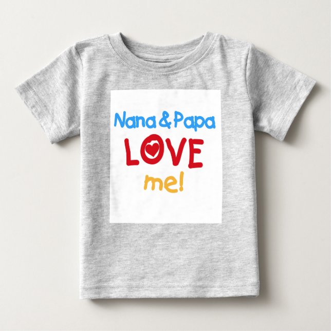 Camiseta De Bebé Nana y la papá me aman (Anverso)