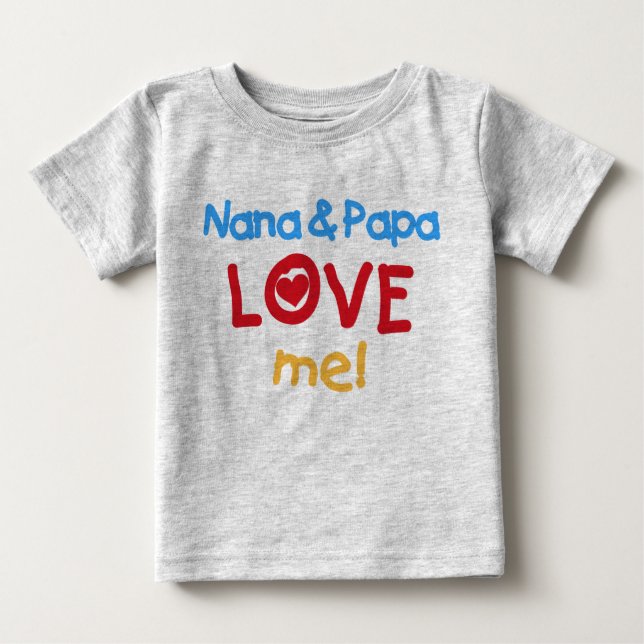Camiseta De Bebé Nana y la papá me aman (Anverso)