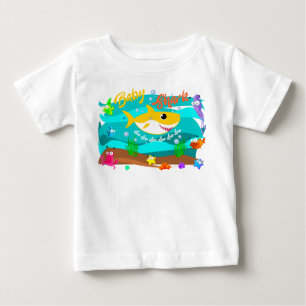 Camiseta De Bebé Natación del tiburón del bebé en el océano con