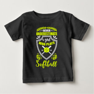 Camiseta De Bebé Neon Nunca Subestima A Un Chica Que Juega Softball