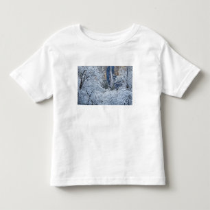Camiseta De Bebé Nieve fresca en los árboles debajo de Bridalveil