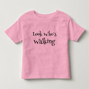 Camiseta De Bebé Niña pequeña caminando en rosa