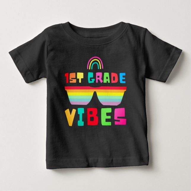 Camiseta De Bebé Niños de primer grado Vibes-primer grado de vuelta (Anverso)