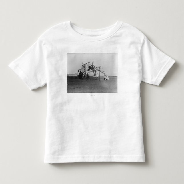 Camiseta De Bebé Niños que gozan del patio Swingset (Anverso)