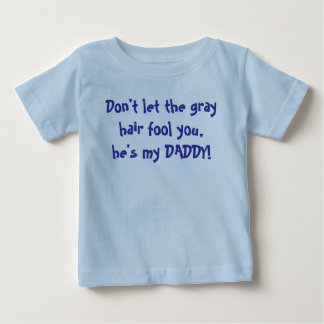 Camiseta De Bebé ¡No deje el pelo gris engañarle, él es mi PAPÁ!