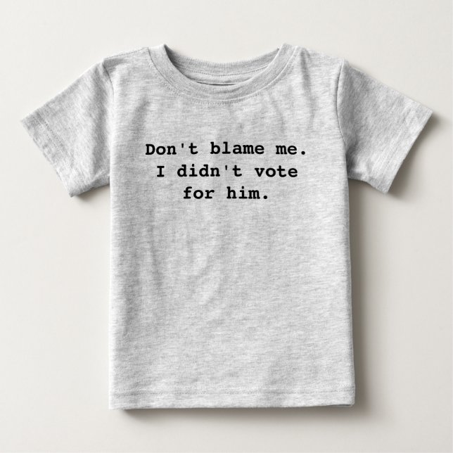 Camiseta De Bebé No me culpes. No voté por él. (Anverso)