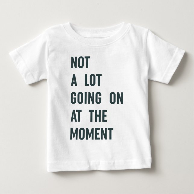 Camiseta De Bebé No pasa mucho en el momento de la moda diciendo T- (Anverso)