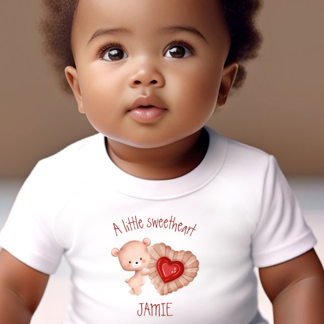 Camiseta De Bebé Nombra del oso bebé de San Valentín (Little Sweetheart Valentines Baby Bear Name Baby T-Shirt)