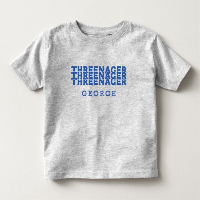 Camiseta De Bebé Nombre con Letra Retro Threenager en Texto Azul (Anverso)