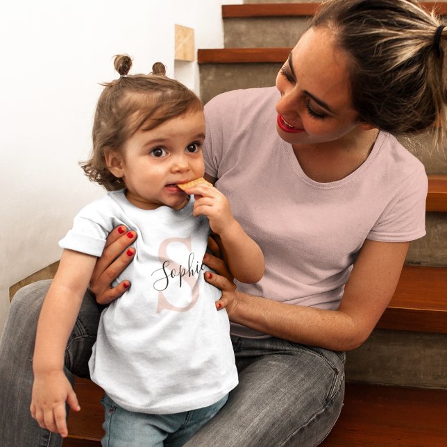Camiseta De Bebé Nombre personalizado moderno Monograma Pastel rosa (Subido por el creador)