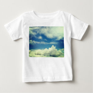 Camiseta De Bebé Nubes blancas sobre un cielo azul