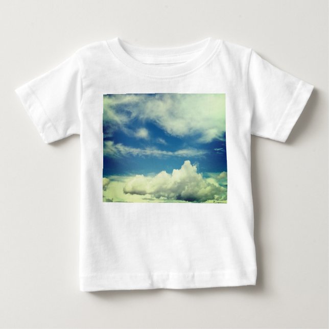 Camiseta De Bebé Nubes blancas sobre un cielo azul (Anverso)