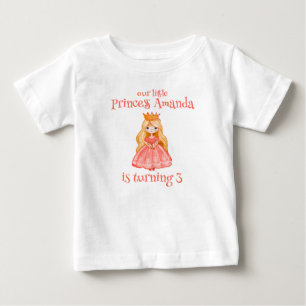 Camiseta De Bebé Nuestra Niña se está convirtiendo en tres invitada