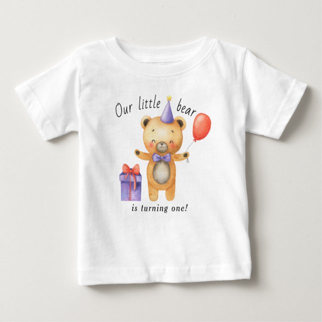 Camiseta De Bebé Nuestro Osito Pequeño está convirtiendo a un niño  (Anverso)