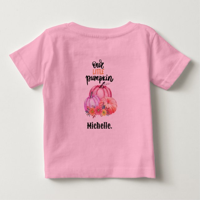 Camiseta De Bebé Nuestros pequeños niños de Halloween personalizado (Reverso)