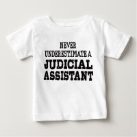 Nunca subestimes a un asistente judicial