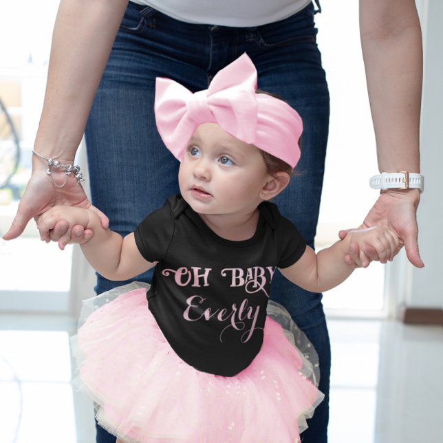 Camiseta De Bebé Oh bebé chica rosa personalizada (Subido por el creador)