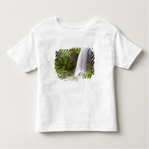 Camiseta De Bebé Opinión borrosa de la cascada y del bosque en