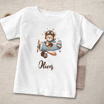 Camiseta De Bebé Osito Piloto Personalizado Adorable<br><div class="desc">Esta adorable camiseta para bebé presenta un encantador osito piloto, listo para volar por los cielos. Envuelto en una bufanda acogedora y un sombrero de piloto, este cachorro de oso aventurero despega en un delicioso biplano. Los colores pastel suaves crean un diseño caprichoso y tranquilizador, perfecto para los más pequeños....</div>