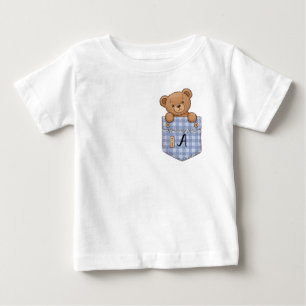Camiseta De Bebé Oso lindo asomándose desde el bolsillo con inicial