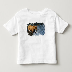 Camiseta De Bebé Oso Pardo de Alaska cazando salmón en Brooks