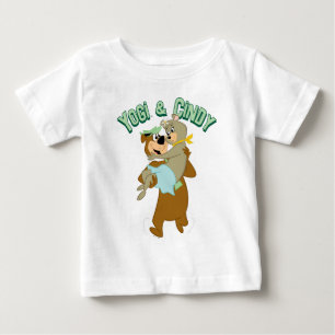 Camiseta De Bebé Oso Yogi Cargando Cindy Bear