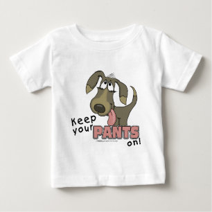 Camiseta De Bebé Pantando Pantalones Para Mantener Perros