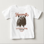 Camiseta De Bebé Parque nacional Yosemite Grizzly Bear California<br><div class="desc">¿Listo para embarcarse en su próxima aventura al aire libre? Esta camiseta del Parque Nacional Yosemite es una elección perfecta. Con un audaz oso negro y pintoresco paisaje forestal, esta camisa le inspirará a explorar y abrazar la naturaleza. Descansa tu explorador interior y no te pierdas esta oportunidad de llevar...</div>