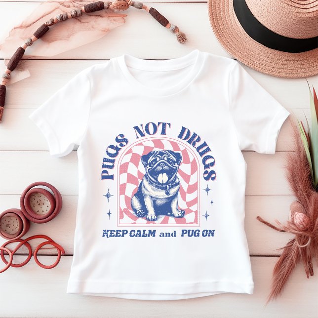 Camiseta De Bebé Pastel rosa y azul retro lindo 'insectos no drogas (This fun design showcases an adorable retro pug with muted pink and colors.)