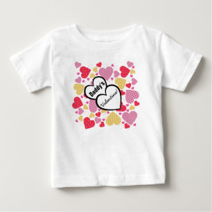 Camiseta De Bebé Patrón de corazones coloridos, San Valentín de pap