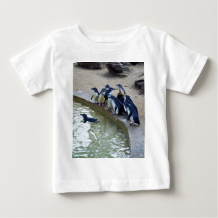 Camiseta De Bebé Penguin Relay: Equipo de natación de pingüinos