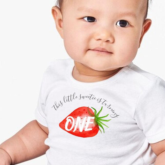 Camiseta De Bebé Pequeña fresa dulce primer cumpleaños (Subido por el creador)