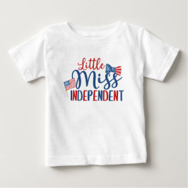 Camiseta De Bebé Pequeña señorita independiente, 4 de julio