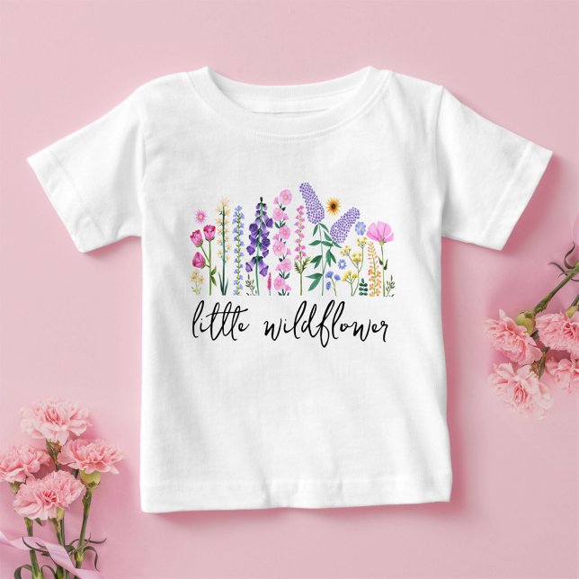 Camiseta De Bebé Pequeño Chica de cumpleaños con flores silvestres (Little Wildflower Baby Girl Baby T-Shirt)