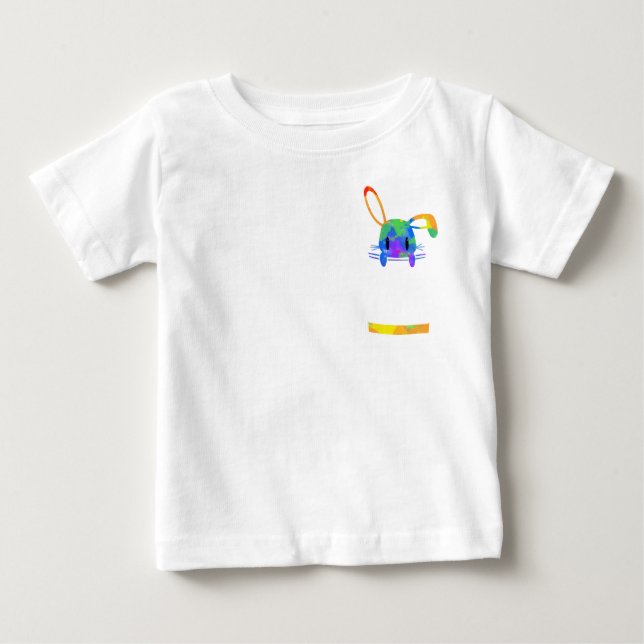 Camiseta De Bebé Pequeño conejo de bolsillos arcoiris (Anverso)