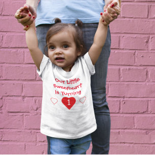 Camiseta De Bebé Pequeño corazón primer cumpleaños