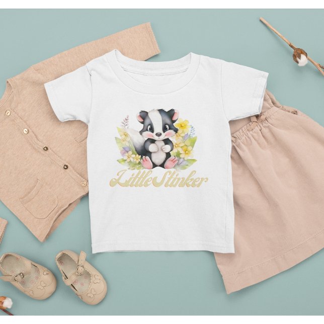 Camiseta De Bebé Pequeño mojón de Woodland Pequeño Stinker Floral A (adorable woodland Skunk shirt for kids "Little Stinker")