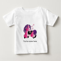 Pequeño potro rosado lindo