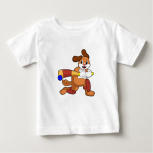Camiseta De Bebé Perro en el críquet con bate de críquet