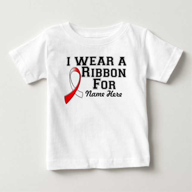 Camiseta De Bebé Personalíceme llevan una cinta roja y blanca (Anverso)
